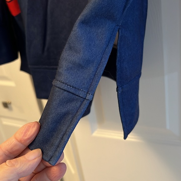 UNBRANDED XL LS WITH SLIT SIDES BLUE WITH VIBRANT COLORED DESIGN TOP - Picture 4 of 9